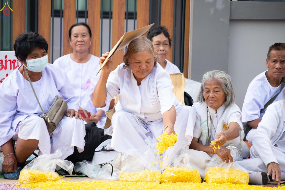 ภาพ No.294991:วันที่ 14 มกราคม พ.ศ. 2569 พิธีต้อนรับพระธรรมยาตรา อนุสรณ์สถานลำดับที่ 4  สถานที่เกิดด้วยกายธรรม ณ วัดโบสถ์บน ต.บางคูเวียง จ.นนทบุรี ในโครงการธรรมยาตรา กตัญญูบูชา มหาปูชนียาจารย์ พระมงคลเทพมุนี(สด จนฺทสโร) พระผู้ปราบมาร อนุสรณ์สถาน 7 แห่ง ปีที่ 14