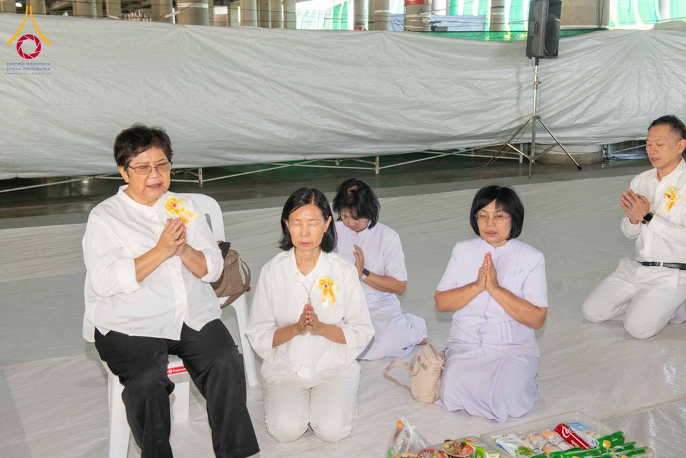 ภาพ No.339965:วันอาทิตย์ที่ 19 กรกฎาคม พ.ศ.2569 พิธีตักบาตรโครงการบรรพชาสามเณรนานาชาติ รุ่นที่ 15 ณ มหารัตนวิหารคด 6 วัดพระธรรมกาย