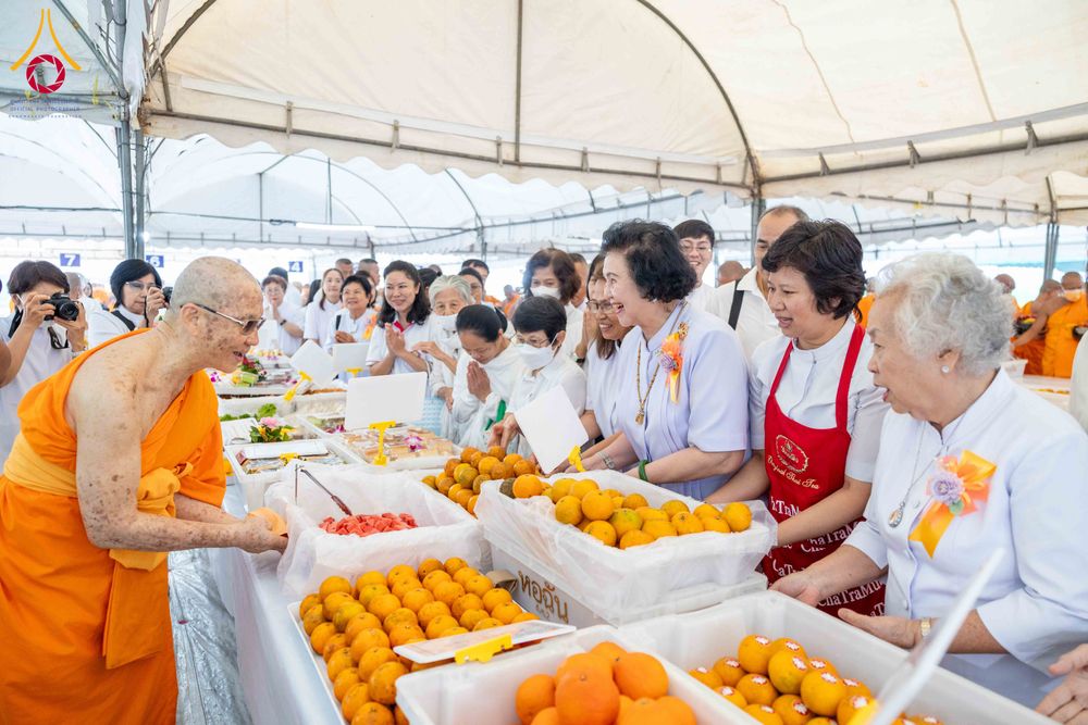 ภาพ No.298521:วันที่ 20 มกราคม พ.ศ. 2569 พิธีถวายภัตตาหารเป็นสังฆทาน แด่พระธรรมยาตรา ณ อนุสรณ์สถานบางปลา วัดบางปลา อำเภอบางเลน จังหวัดนครปฐม ในโครงการธรรมยาตรา กตัญญูบูชา มหาปูชนียาจารย์ พระมงคลเทพมุนี(สด จนฺทสโร) พระผู้ปราบมาร อนุสรณ์สถาน 7 แห่ง ปีที่ 14