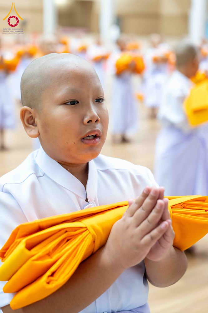 ภาพ No.319498:วันเสาร์ที่ 4 เมษายน พ.ศ.2569 พิธีขอขมา มอบผ้าไตร และถวายบาตรแด่นาคธรรมทายาท ในโครงการบรรพชาสามเณรฟื้นฟูพระพุทธศาสนาทั่วไทย โครงการหน่อแก้วเปรียญธรรม รุ่นที่ 14 โครงการสามเณรยุวธรรมทายาท รุ่นที่ 34 โครงการสามเณรมัชฌิมธรรมทายาท รุ่นที่ 30 ณ สภาธรรมกายสากล