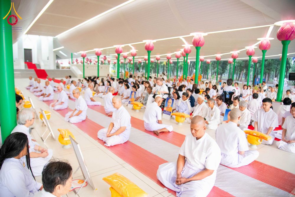 ภาพ No.298166:วันเสาร์ที่ 17 มกราคม พ.ศ. 2569 พิธีบรรพชาอุปสมบท โครงการอุปสมบทหมู่ บูชาธรรมครบ 117 ปี คุณยายอาจารย์มหารัตนอุบาสิกาจันทร์ ขนนกยูง  ณ อุโบสถพระไตรปิฎก วัดพระธรรมกาย