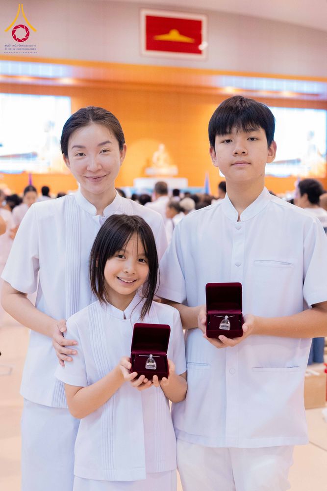 ภาพ No.338114:วันอาทิตย์ต้นเดือน 5 กรกฎาคม พ.ศ.2569 สัมมนาพิเศษ พิธีมอบพระของขวัญ ณ ห้องแก้วสารพัด1 วัดพระธรรมกาย