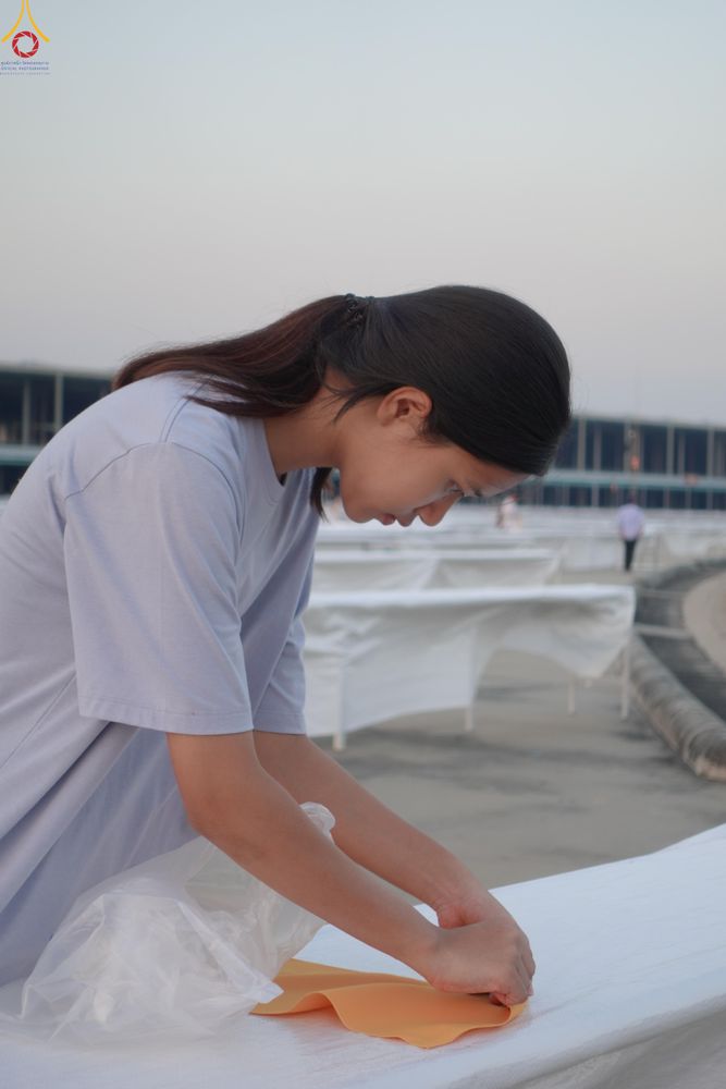 ภาพ No.321231:วันที่ 10-11 เมษายน พ.ศ.2569 การเตรียมกล่องไทยธรรม และการติดผ้ารับประเคน เพื่องานถวายมหาสังฆทาน 40,000 กว่าวัดทั่วประเทศ วันคุ้มครองโลก 22 เมษายน พ.ศ.2569 วัดพระธรรมกาย