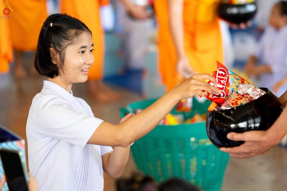 ภาพ No.345457:วันพฤหัสบดีที่ 27 สิงหาคม พ.ศ.2569 พิธีตักบาตรในวันธรรมชัย ณ สภาธรรมกายสากล วัดพระธรรมกาย ปทุมธานี