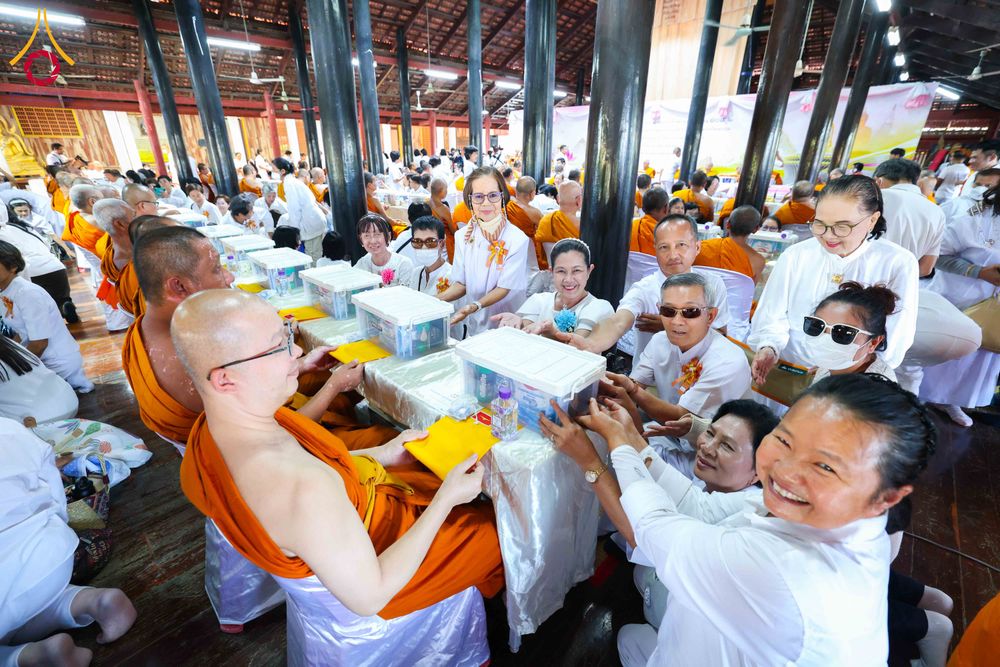 ภาพ No.303405:วันที่ 23 มกราคม พ.ศ. 2569 พิธีเจริญพุทธมนต์ปฏิบัติธรรม มอบทุนการศึกษา  ถวายสังฆทาน 109 วัด เพื่อถวายเป็นพุทธบูชา เพื่อขับเคลื่อนโครงการหมู่บ้านรักษาศีล 5 โดยคณะสงฆ์จังหวัดนครปฐม คณะศิษยานุศิษย์วัดพระธรรมกาย โครงการธรรมยาตรา ปีที่ 14 ณ วัดบางปลา อำเภอบาง