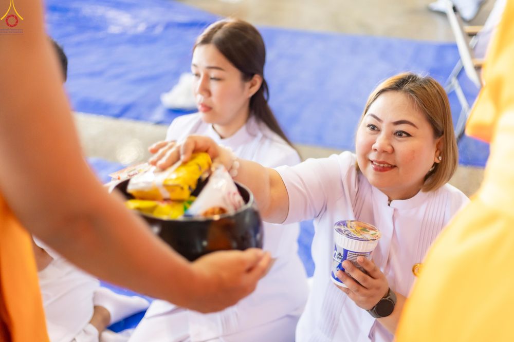 ภาพ No.318204:วันอาทิตย์ต้นเดือนที่ 5 เมษายน พ.ศ.2569 พิธีตักบาตร ณ บ้านแก้วเรือนทองคุณยายอาจารย์ฯ วัดพระธรรมกาย