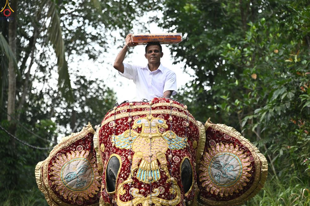 ภาพ No.278855:วันที่ 1 พฤศจิกายน  2568 กฐินสมทบวัดต่างประเทศ โดยคณะศิษยานุศิษย์ บูชาธรรม 81 ปี หลวงพ่อธัมมชโย กฐินช้างศรีลังกา  ณ วัดสุวรรณวิหาร เขตอาวิซาเวรี ประเทศศรีลังกา