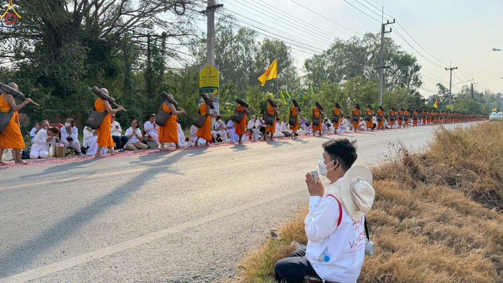 ภาพ No.306779:ภาพเบื้องหลังอาสาสมัครรวมใจ ชุดที่ 5 ในโครงการธรรมยาตรา กตัญญูบูชา มหาปูชนียาจารย์ พระมงคลเทพมุนี(สด จนฺทสโร) พระผู้ปราบมาร อนุสรณ์สถาน 7 แห่ง ปีที่ 14