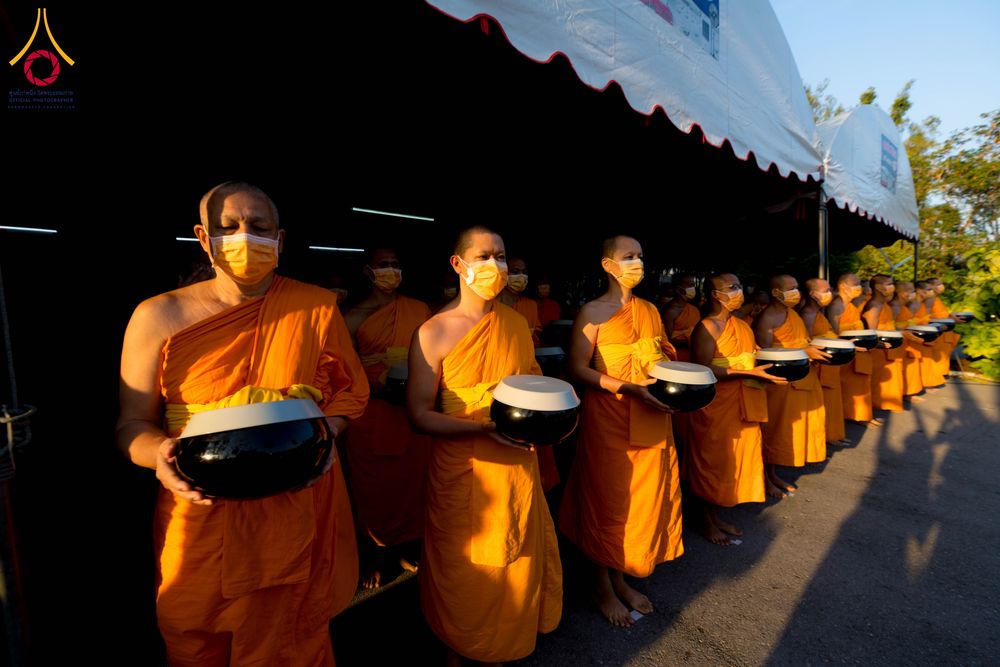 ภาพ No.292741:วันที่ 12 มกราคม พ.ศ. 2569 พิธีถวายภัตตาหารเป็นสังฆทาน แด่พระธรรมยาตรา ณ อนุสรณ์สถานมหาวิหารพระมงคลเทพมุนี (โลตัสแลนด์) อ.สองพี่น้อง จ.สุพรรณบุรี ในโครงการธรรมยาตรา กตัญญูบูชา มหาปูชนียาจารย์ พระมงคลเทพมุนี(สด จนฺทสโร) พระผู้ปราบมาร อนุสรณ์สถาน 7 แห่ง ปี