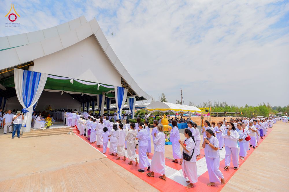 ภาพ No.327109:วันศุกร์ที่ 1 พฤษภาคม พ.ศ.2569 พิธีทอดผ้าป่า โปรยรัตนชาติ ตอกเสาเข็มมงคลต้นแรก สถาปนา “องค์พระเจดีย์เพื่อสร้างสันติภาพโลก” (แห่งแรกของภาคอีสาน) ณ ธุดงคสถานอำนาจเจริญ  อ.เมือง จ.อำนาจเจริญ