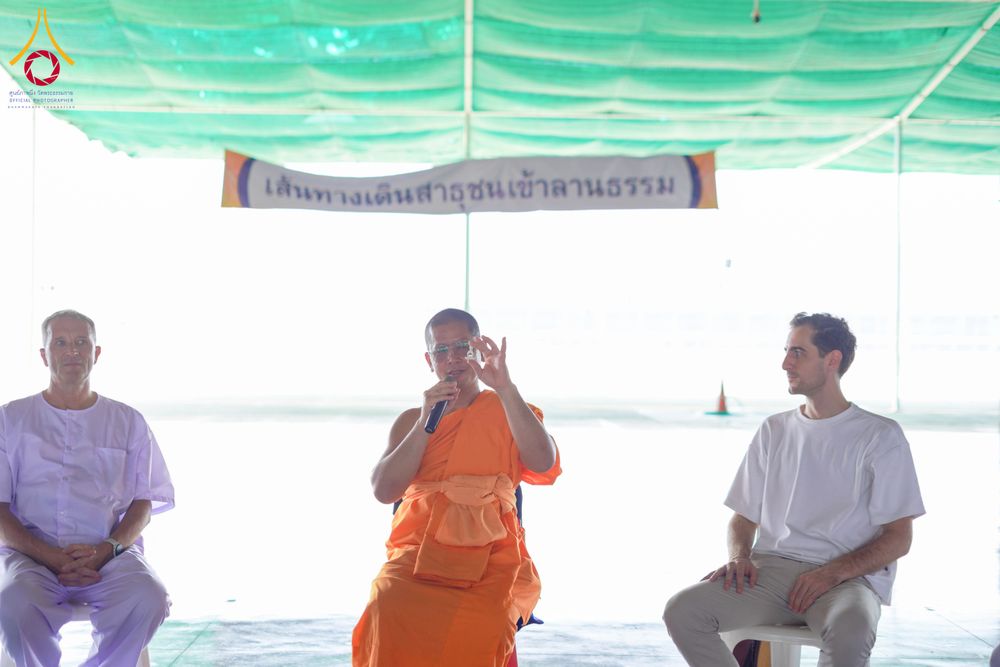 ภาพ No.326805:วันที่ 27-30 เมษายน พ.ศ.2569 ต้อนรับชาวต่างชาติจากประเทศมาเลเซีย ฝรั่งเศส เมียนมาร์ และศรีลังกา  เยี่ยมชมวัดพระธรรมกาย