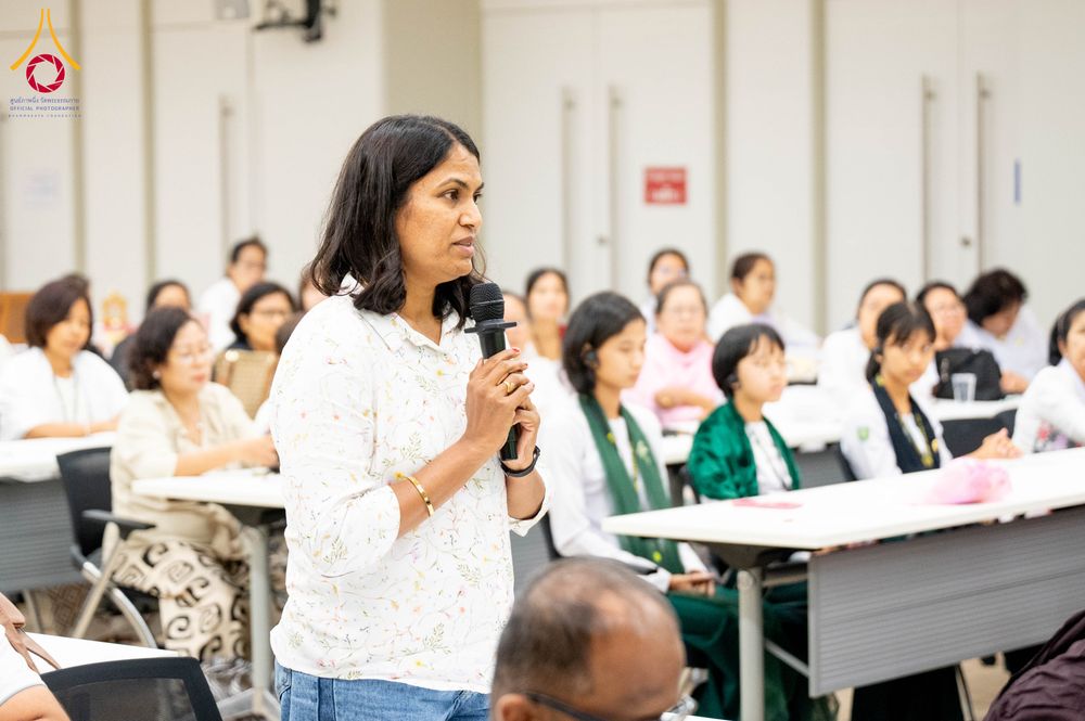 ภาพ No.313136:วันที่ 4 มีนาคม พ.ศ. 2559 หลวงพ่อทัตตชีโว รองเจ้าอาวาสวัดพระธรรมกาย ได้เมตตาถวายการต้อนรับปฏิสันถารพระอาคันตุกะจาก 19 ประเทศ ที่เดินทางมาร่วมงานวันมาฆบูชา ณ วัดพระธรรมกาย