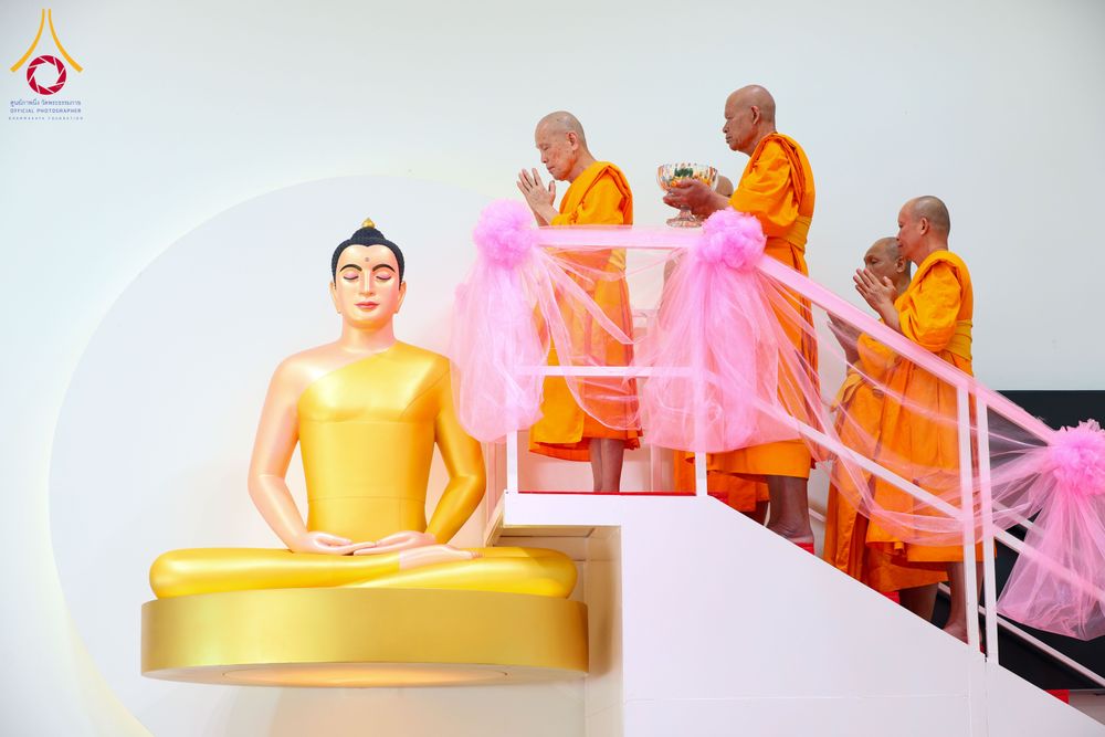 ภาพ No.291134:วันพุธที่ 7 มกราคม พ.ศ. 2569  พิธีบรรจุพระบรมสารีริกธาตุภายในพระเกตุองค์พระประธาน สมโภชพระประธาน พระธรรมกาย พิธีทอดผ้าป่า บุญแสงสว่าง ติดตั้งโซล่าเซล ณ ศูนย์ปฏิบัติธรรมพระมงคลเทพมุนี อ.สองพี่น้อง จ.สุพรรณบุรี