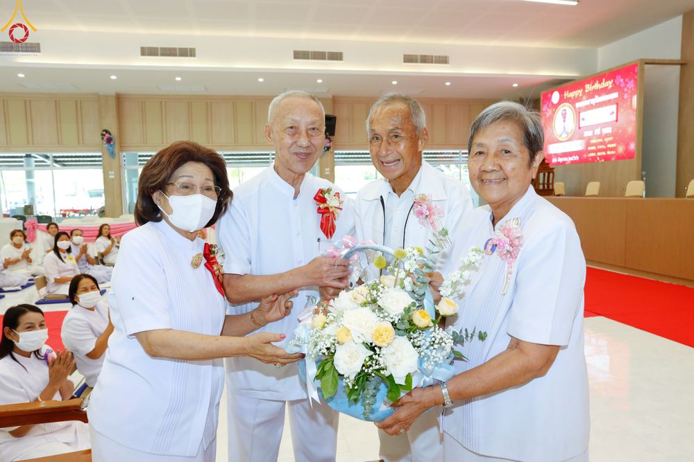 ภาพ No.83279:พิธีถวายสังฆทานคณะสงฆ์ 85 รูป  และพิธีทอดผ้าป่ายกช่อฟ้าดวงแก้ว มหาวิหารหลวงปู่  วันอาทิตย์ที่ 18 มิถุนายน 2566 ณ ศูนย์ปฏิบัติธรรมภาคใต้ อ.บางกล่ำ จ.สงขลา