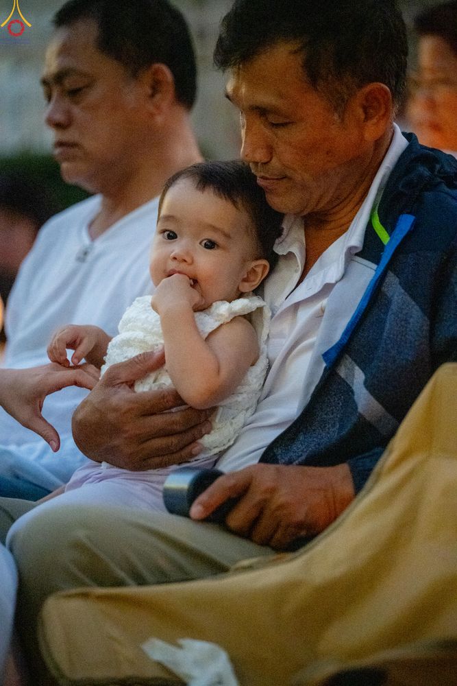 ภาพ No.297082:วันที่ 17 มกราคม พ.ศ. 2569 พิธีจุดประทีปถวายเป็นพุทธบูชา และบูชาธรรมมหาปูชนียาจารย์ (ภาพชุดที่ 2) ณ วัดโบสถ์บน ต.บางคูเวียง จ.นนทบุรี อนุสรณ์สถานลำดับที่ 4 สถานที่เกิดด้วยกายธรรม ในโครงการธรรมยาตรา กตัญญูบูชา มหาปูชนียาจารย์ พระมงคลเทพมุนี(สด จนฺทสโร) พร