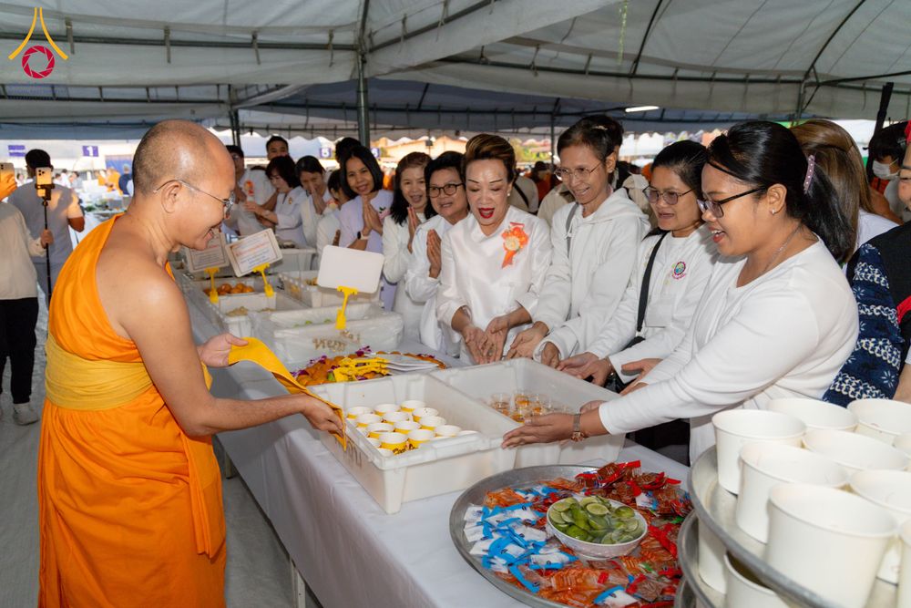 ภาพ No.290850:วันที่ 9 มกราคม พ.ศ. 2569 พิธีถวายภัตตาหารเป็นสังฆทาน แด่พระธรรมยาตรา ณ อนุสรณ์สถานคลองบางนางแท่น อ.สามพราน จ.นครปฐม ในโครงการธรรมยาตรา กตัญญูบูชา มหาปูชนียาจารย์ พระมงคลเทพมุนี(สด จนฺทสโร) พระผู้ปราบมาร อนุสรณ์สถาน 7 แห่ง ปีที่ 14