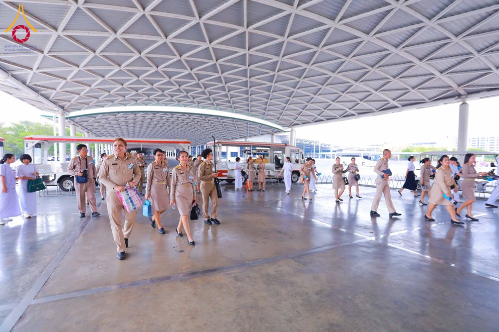 ภาพ No.311517:วันจันทร์ที่ 23 กุมภาพันธ์ พ.ศ. 2569 เปิดโลกทัศน์ผู้บริหารสถานศึกษายุคใหม่ เรียนรู้ต้นแบบการพัฒนาคนผ่านพลัง “บวร–V-Star” ผู้เข้ารับการพัฒนาตามโครงการ สพฐ. ศึกษาดูงานวัดพระธรรมกาย เสริมภาวะผู้นำคุณธรรมสู่การบริหารโรงเรียนอย่างยั่งยืน ณ อาคาร 100 ปี คุณยาย