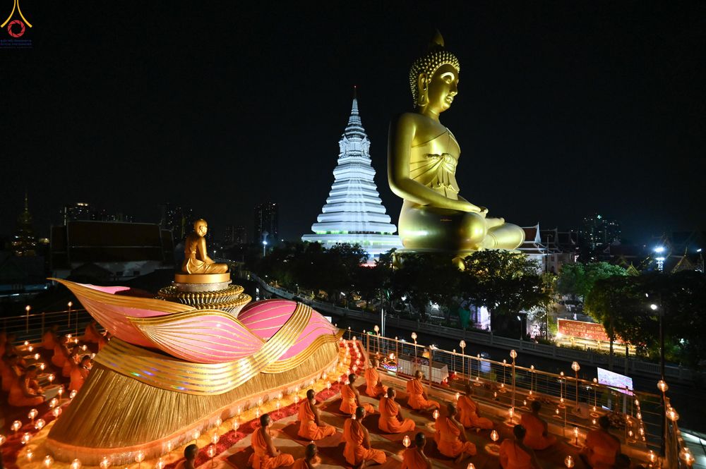 ภาพ No.302949:วันที่ 24 มกราคม พ.ศ. 2569 พิธีจุดประทีปธรรมถวายเป็นพุทธบูชา  และบูชาธรรมมหาปูชนียาจารย์  ณ อาคารธรรมยาตรา กตัญญูบูชามหาปูชนียาจารย์  ตรงข้ามวัดปากน้ำภาษีเจริญ จ.กรุงเทพมหานคร ในโครงการธรรมยาตรา กตัญญูบูชา มหาปูชนียาจารย์ พระมงคลเทพมุนี(สด จนฺทสโร) พระผู