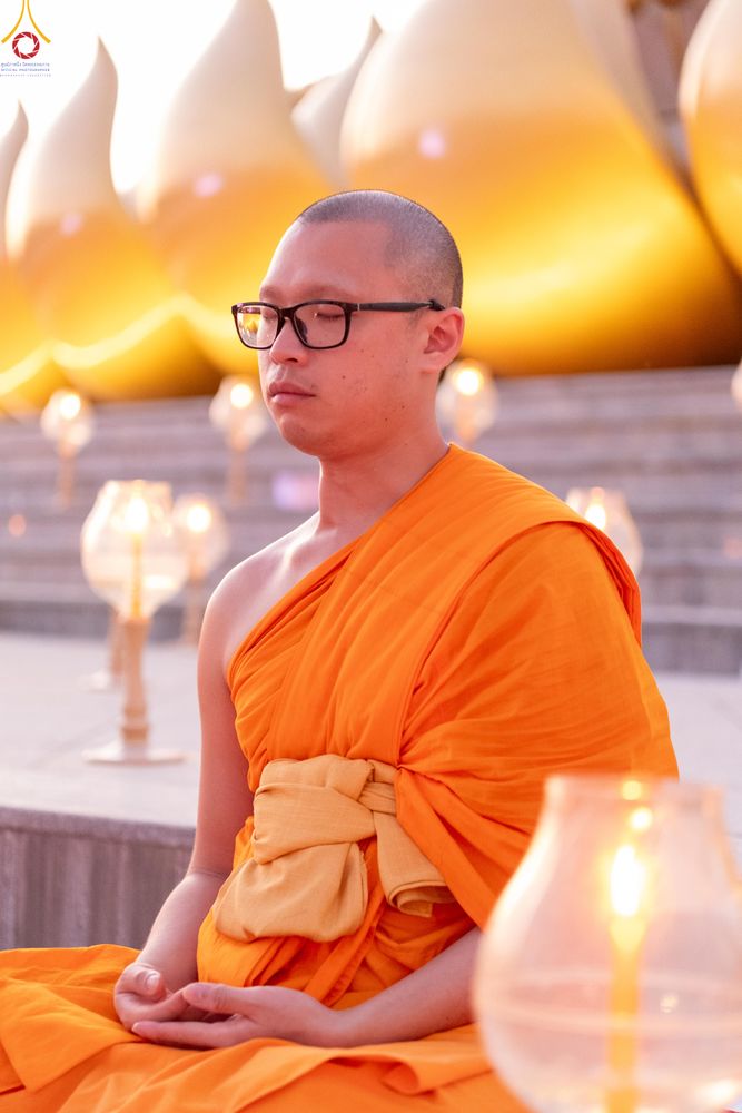 ภาพ No.302222:วันที่ 23 มกราคม พ.ศ. 2569 พิธีจุดประทีปธรรมถวายเป็นพุทธบูชา (ภาพชุดที่ 2) และบูชาธรรมมหาปูชนียาจารย์  ณ อนุสรณ์สถานลำดับที่ 5 สถานที่เผยแผ่วิชชาธรรมกายครั้งแรก อนุสรณ์สถานบางปลา วัดบางปลา อำเภอบางเลน จังหวัดนครปฐม ในโครงการธรรมยาตรา กตัญญูบูชา มหาปูชนีย