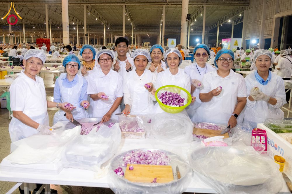 ภาพ No.306169:วันที่ 30 มกราคม พ.ศ. 2569 พิธีถวายภัตตาหารเป็นสังฆทาน แด่พระธรรมยาตรา ณ วัดพระธรรมกาย  จังหวัดปทุมธานี ในโครงการธรรมยาตรา กตัญญูบูชา มหาปูชนียาจารย์ พระมงคลเทพมุนี(สด จนฺทสโร) พระผู้ปราบมาร อนุสรณ์สถาน 7 แห่ง ปีที่ 14