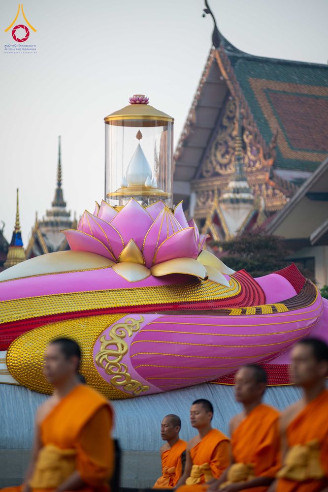 ภาพ No.297328:วันที่ 15 มกราคม พ.ศ.2569 พระธรรมยาตราปฏิบัติธรรมและถ่ายภาพหมู่ประวัติศาสตร์ อนุสรณ์สถานลำดับที่ 4 สถานที่เกิดด้วยกายธรรม  ณ วัดโบสถ์บน ต.บางคูเวียง จ.นนทบุรี ในโครงการธรรมยาตรา กตัญญูบูชา มหาปูชนียาจารย์ พระมงคลเทพมุนี(สด จนฺทสโร) พระผู้ปราบมาร อนุสรณ์ส