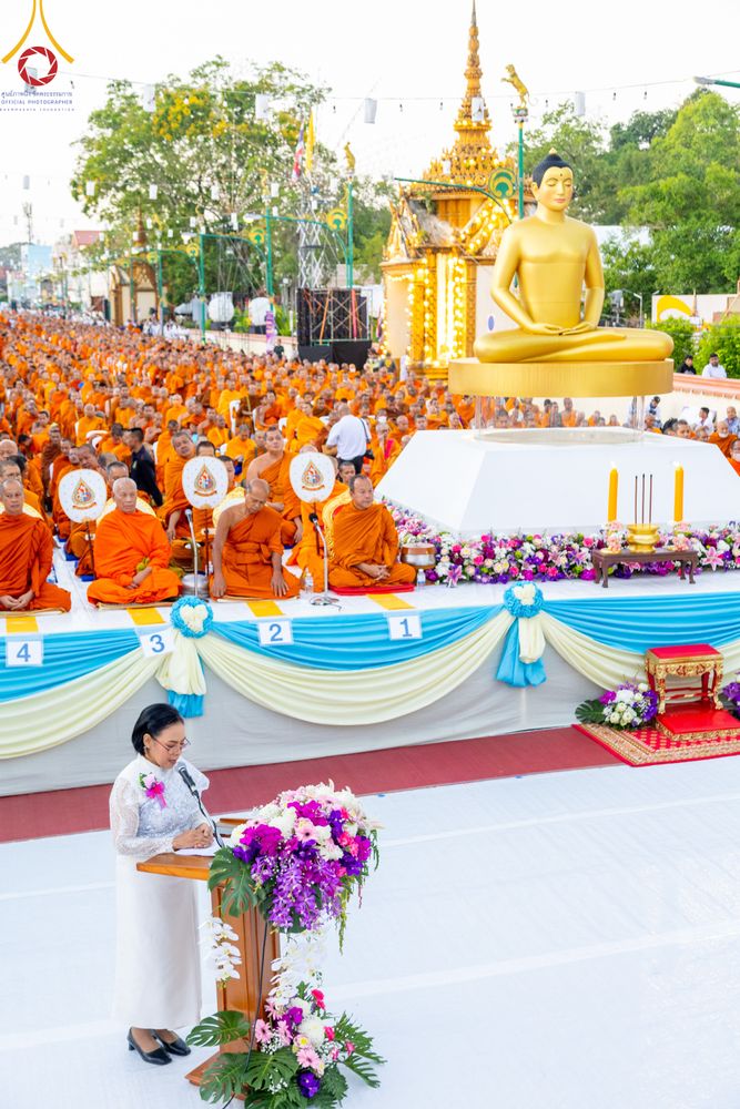 ภาพ No.311169:วันเสาร์ที่ 28 กุมภาพันธ์ พ.ศ. 2569 พิธีตักบาตรพระมหากุศล 11,250 รูป เฉลิมฉลอง 1,250 ปีศรีธรรมราชเจดีย์ สู่มรดกโลก ณ ถนนราชดำเนิน บริเวณหน้าวัดพระมหาธาตุวรมหาวิหาร อ.เมือง จ.นครศรีธรรมราช