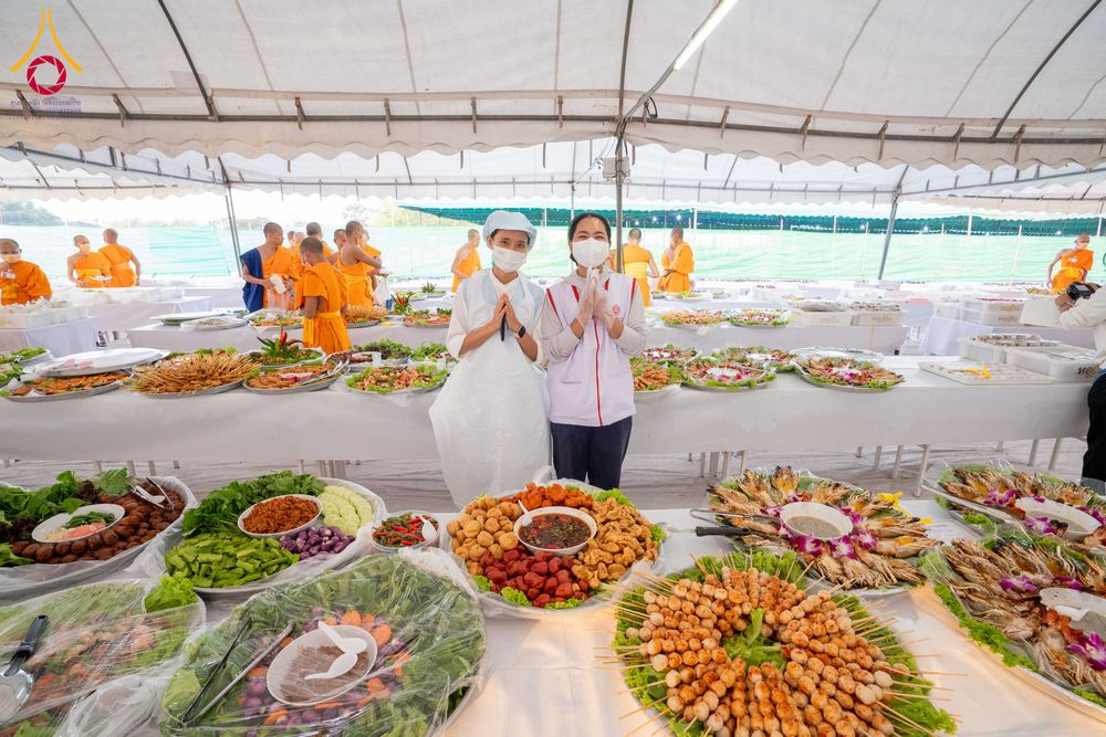 ภาพ No.301794:วันที่ 24 มกราคม พ.ศ. 2569 พิธีถวายภัตตาหารเป็นสังฆทาน แด่พระธรรมยาตรา ณ อนุสรณ์สถานบางปลา วัดบางปลา อำเภอบางเลน จังหวัดนครปฐม ในโครงการธรรมยาตรา กตัญญูบูชา มหาปูชนียาจารย์ พระมงคลเทพมุนี(สด จนฺทสโร) พระผู้ปราบมาร อนุสรณ์สถาน 7 แห่ง ปีที่ 14