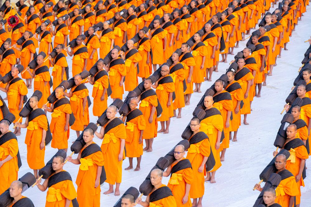 ภาพ No.290644:วันที่ 8 มกราคม พ.ศ. 2569 พระธรรมยาตราปฏิบัติธรรม และถ่ายภาพหมู่ประวัติศาสตร์ ในโครงการธรรมยาตรา กตัญญูบูชามหาปูชนียาจารย์ พระมงคลเทพมุนี(สด จนฺทสโร) พระผู้ปราบมาร อนุสรณ์สถาน 7 แห่ง ปีที่ 14 ณ อนุสรณ์สถานคลองบางนางแท่น อ.สามพราน จ.นครปฐม