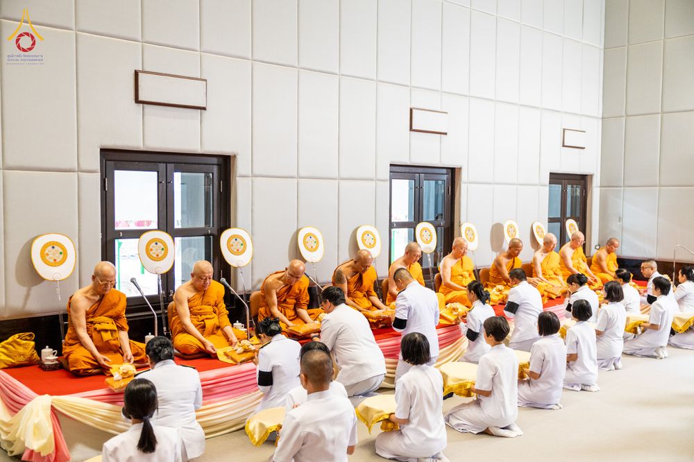 ภาพ No.332341:วันเสาร์ที่ 6 มิถุนายน พ.ศ.2569 พิธีต้อนรับสัญญาบัตร พัดยศ พระราชภาวนาวชิรวิเทศ วิ. ณ อุโบสถพระไตรปิฏก วัดพระธรรมกาย