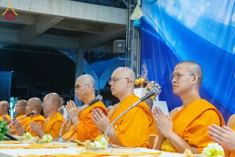 ภาพ No.288067:วันที่ 4 มกราคม พ.ศ. 2569 พิธีถวายภัตตาหารเป็นสังฆทาน แด่พระธรรมยาตรา ในโครงการธรรมยาตรา กตัญญูบูชา มหาปูชนียาจารย์ พระมงคลเทพมุนี(สด จนฺทสโร) พระผู้ปราบมาร อนุสรณ์สถาน 7 แห่ง ปีที่ 14 ณ อนุสรณ์สถานมหาวิหารพระมงคลเทพมุนี (โลตัสแลนด์) อ.สองพี่น้อง จ.สุพรร