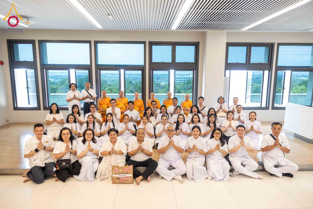 ภาพ No.324907:วันพฤหัสบดีที่ 23 เมษายน พ.ศ.2569  หลวงพ่อทัตตชีโว รองเจ้าอาวาสวัดพระธรรมกาย ถวายการต้อนรับและปฏิสันถารคณะชาวอินโดนีเซีย