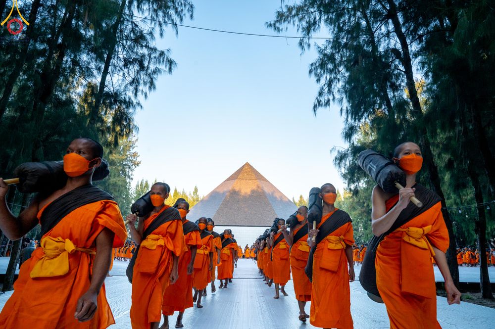ภาพ No.106268:พระธรรมยาตราร่วมปฏิบัติธรรม และถ่ายภาพหมู่ประวัติศาสตร์ ในโครงการธรรมยาตรากตัญญูบูชา มหาปูชนียาจารย์ พระมงคลเทพมุนี(สด จนฺทสโร) พระผู้ปราบมาร  อนุสรณ์สถาน 7 แห่ง ปีที่ 12  วันที่ 4 มกราคม พ.ศ. 2567  ณ อนุสรณ์สถานมหาวิหารพระมงคลเทพมุนี จ.สุพรรณบุรี