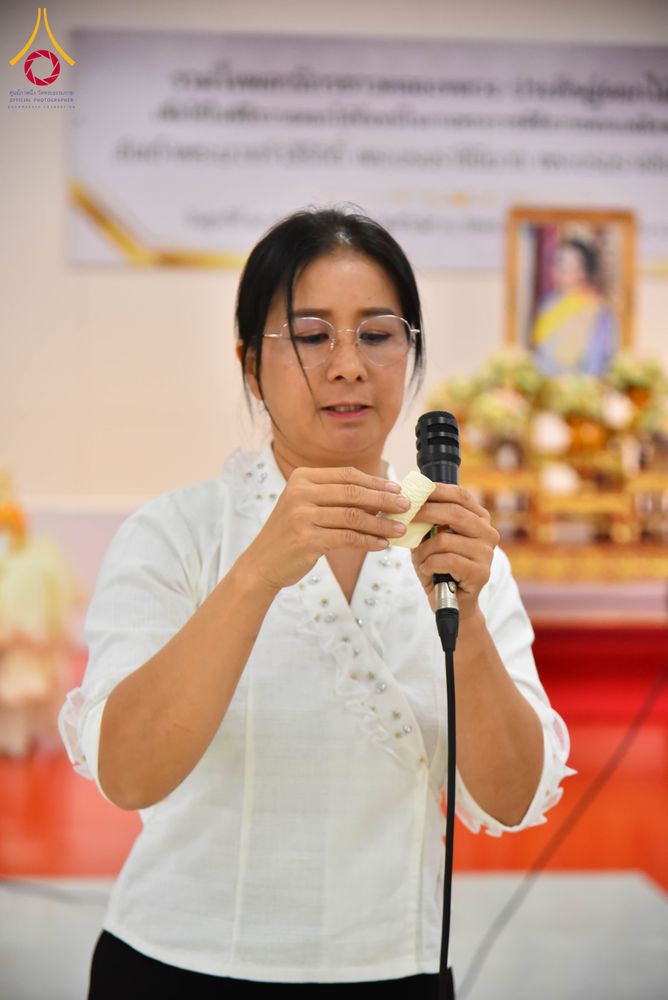 ภาพ No.327456:วันศุกร์ที่ 1 พฤษภาคม พ.ศ. 2569 รวมใจพสกนิกรชาวอำเภอคลองหลวง ประดิษฐ์ดอกไม้จันทน์ เพื่อใช้ในพิธีถวายดอกไม้จันทน์ในงานพระราชพิธีถวายพระเพลิงพระบรมศพ สมเด็จพระนางเจ้าสิริกิติ์ พระบรมราชินีนาถ พระบรมราชชนนีพันปีหลวง ณ วัดพระธรรมกาย