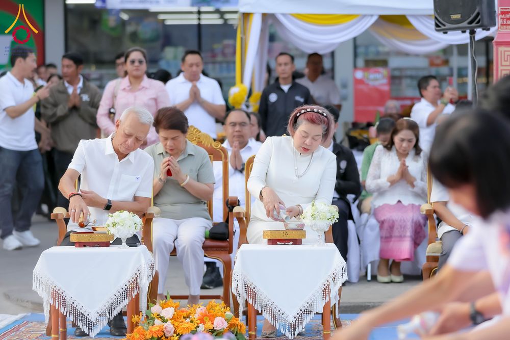 ภาพ No.313947:วันอาทิตย์ที่ 14 มีนาคม พ.ศ. 2569 ทำบุญเมืองหาดใหญ่ตักบาตรพระ 1,109 รูป เติมบุญใหญ่ หลังวิกฤตมหาอุทกภัย ณ ซุ้มประตูไชน่าทาวน์ ถนนศุภสารรังสรรค์ อ.หาดใหญ่ จ.สงขลา