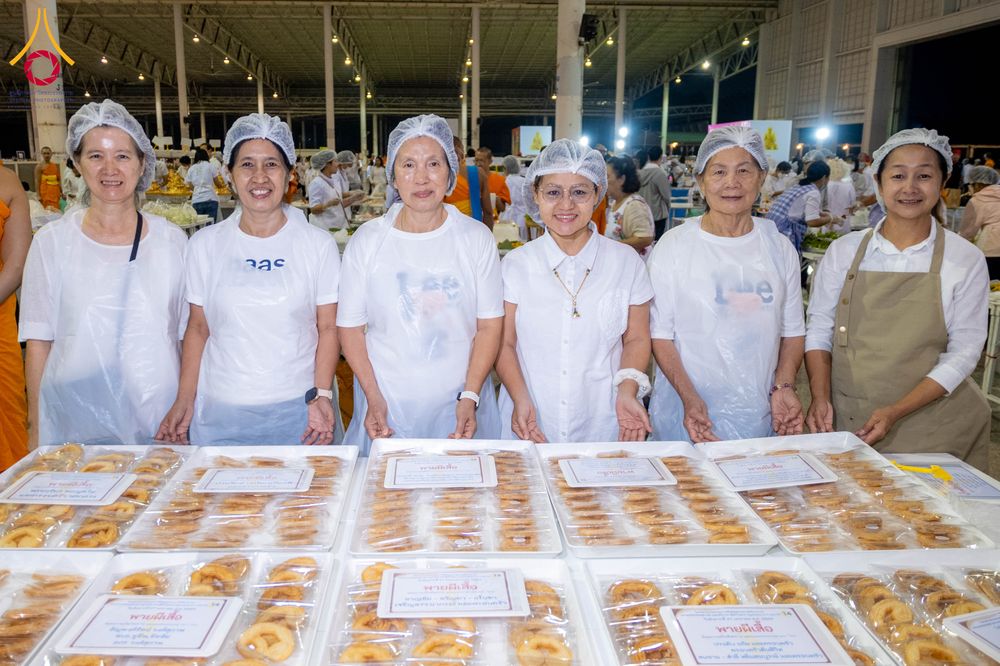 ภาพ No.303470:วันที่ 27 มกราคม พ.ศ. 2569 พิธีถวายภัตตาหารเป็นสังฆทาน แด่พระธรรมยาตรา ณ วัดพระธรรมกาย  จังหวัดปทุมธานี ในโครงการธรรมยาตรา กตัญญูบูชา มหาปูชนียาจารย์ พระมงคลเทพมุนี(สด จนฺทสโร) พระผู้ปราบมาร อนุสรณ์สถาน 7 แห่ง ปีที่ 14