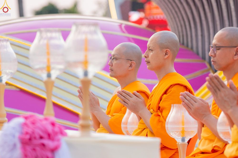 ภาพ No.296996:วันที่ 17 มกราคม พ.ศ. 2569 พิธีจุดประทีปถวายเป็นพุทธบูชา และบูชาธรรมมหาปูชนียาจารย์  ณ วัดโบสถ์บน ต.บางคูเวียง จ.นนทบุรี อนุสรณ์สถานลำดับที่ 4 สถานที่เกิดด้วยกายธรรม ในโครงการธรรมยาตรา กตัญญูบูชา มหาปูชนียาจารย์ พระมงคลเทพมุนี(สด จนฺทสโร) พระผู้ปราบมาร อ