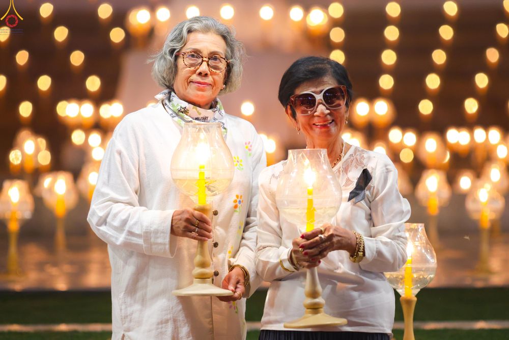 ภาพ No.290253:วันที่ 6 มกราคม พ.ศ. 2569 พิธีจุดประทีปถวายเป็นพุทธบูชา และบูชาธรรมมหาปูชนียาจารย์ (ภาพชุดที่ 2) ณ อนุสรณ์สถานมหาวิหารพระมงคลเทพมุนี (โลตัสแลนด์) อ.สองพี่น้อง จ.สุพรรณบุรี ในโครงการธรรมยาตรา กตัญญูบูชา มหาปูชนียาจารย์ พระมงคลเทพมุนี(สด จนฺทสโร) พระผู้ปรา