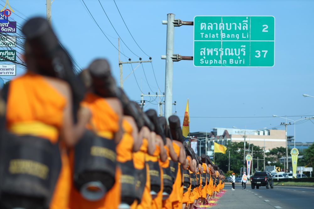 ภาพ No.287439:วันที่ 3 มกราคม พ.ศ. 2569 พิธีต้อนรับพระธรรมยาตรา ในโครงการธรรมยาตรา กตัญญูบูชา มหาปูชนียาจารย์ พระมงคลเทพมุนี(สด จนฺทสโร) พระผู้ปราบมาร อนุสรณ์สถาน 7 แห่ง ปีที่ 14 ณ อนุสรณ์สถานมหาวิหารพระมงคลเทพมุนี (โลตัสแลนด์) อ.สองพี่น้อง จ.สุพรรณบุรี