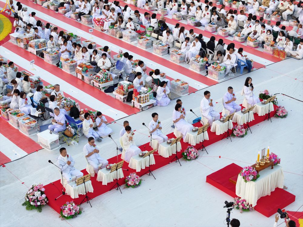 ภาพ No.292482:วันที่ 11 มกราคม พ.ศ. 2569 พิธีตักบาตรพระธรรมยาตรา ณ อนุสรณ์สถานคลองบางนางแท่น อ.สามพราน จ.นครปฐม ในโครงการธรรมยาตรา กตัญญูบูชา มหาปูชนียาจารย์ พระมงคลเทพมุนี(สด จนฺทสโร) พระผู้ปราบมาร อนุสรณ์สถาน 7 แห่ง ปีที่ 14