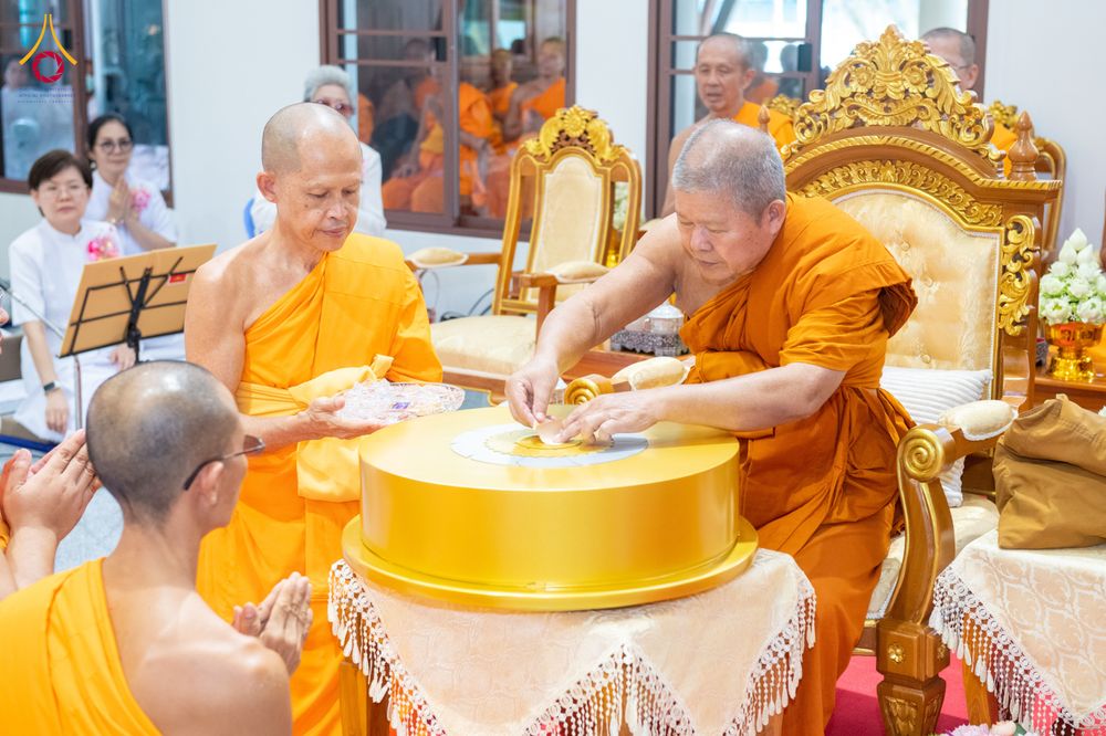 ภาพ No.336281:วันจันทร์ที่ 22 มิถุนายน พ.ศ.2569 พิธีอัญเชิญพระธรรมกาย และบรรจุพระบรมสารีริกธาตุ  ภายในเกศดอกบัวตูม องค์พระประธาน ณ อาคารสมปรารถนา วัดกลางธนรินทร์ ต.บ้านแป้ง อ.พรหมบุรี จ.สิงห์บุรี
