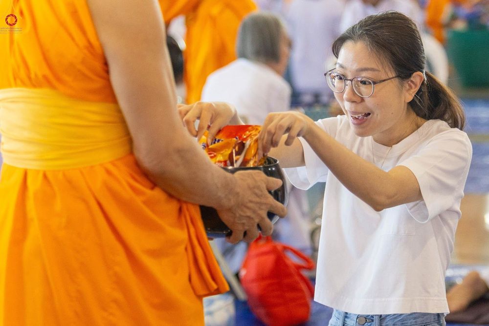 ภาพ No.345451:วันพฤหัสบดีที่ 27 สิงหาคม พ.ศ.2569 พิธีตักบาตรในวันธรรมชัย ณ สภาธรรมกายสากล วัดพระธรรมกาย ปทุมธานี