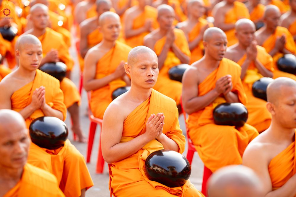 ภาพ No.297588:วันที่ 18 มกราคม พ.ศ. 2569 พิธีตักบาตรพระธรรมยาตรา ณ วัดโบสถ์บน ต.บางคูเวียง จ.นนทบุรี อนุสรณ์สถานลำดับที่ 4 สถานที่เกิดด้วยกายธรรม ในโครงการธรรมยาตรา กตัญญูบูชา มหาปูชนียาจารย์ พระมงคลเทพมุนี(สด จนฺทสโร) พระผู้ปราบมาร อนุสรณ์สถาน 7 แห่ง ปีที่ 14