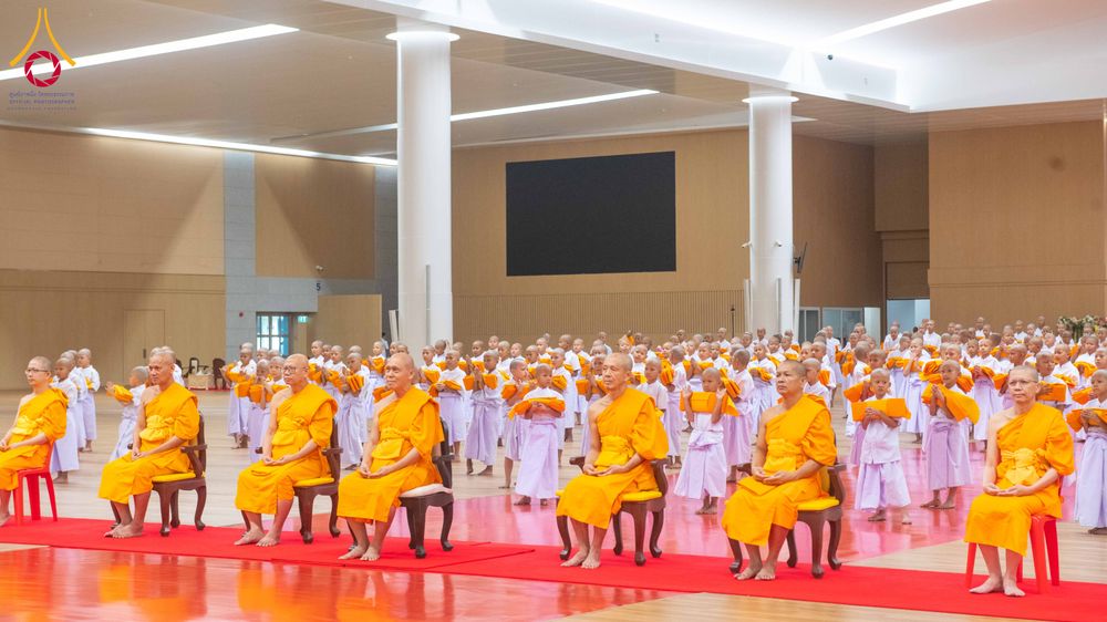 ภาพ No.319491:วันเสาร์ที่ 4 เมษายน พ.ศ.2569 พิธีขอขมา มอบผ้าไตร และถวายบาตรแด่นาคธรรมทายาท ในโครงการบรรพชาสามเณรฟื้นฟูพระพุทธศาสนาทั่วไทย โครงการหน่อแก้วเปรียญธรรม รุ่นที่ 14 โครงการสามเณรยุวธรรมทายาท รุ่นที่ 34 โครงการสามเณรมัชฌิมธรรมทายาท รุ่นที่ 30 ณ สภาธรรมกายสากล