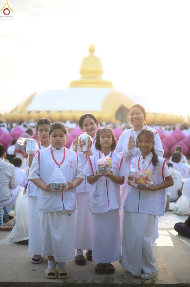 ภาพ No.306679:ภาพเบื้องหลังอาสาสมัครรวมใจ ชุดที่ 5 ในโครงการธรรมยาตรา กตัญญูบูชา มหาปูชนียาจารย์ พระมงคลเทพมุนี(สด จนฺทสโร) พระผู้ปราบมาร อนุสรณ์สถาน 7 แห่ง ปีที่ 14