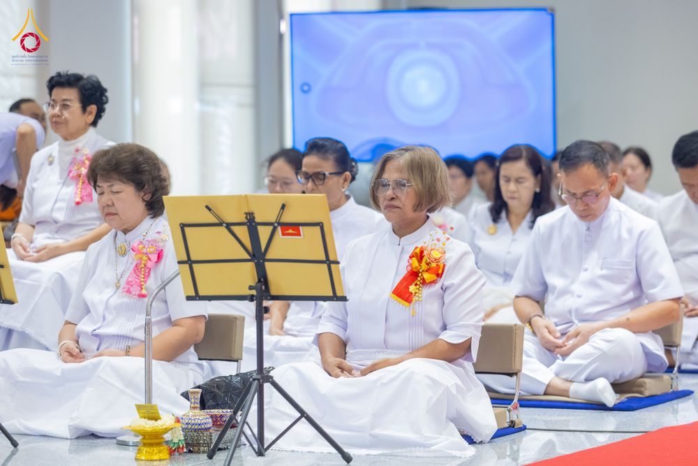 ภาพ No.336240:วันจันทร์ที่ 22 มิถุนายน พ.ศ.2569 พิธีอัญเชิญพระธรรมกาย และบรรจุพระบรมสารีริกธาตุ  ภายในเกศดอกบัวตูม องค์พระประธาน ณ อาคารสมปรารถนา วัดกลางธนรินทร์ ต.บ้านแป้ง อ.พรหมบุรี จ.สิงห์บุรี