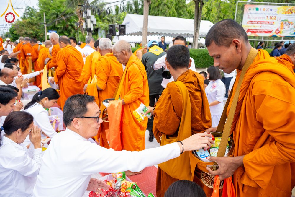 ภาพ No.341186:วันที่ 27 กรกฎาคม พ.ศ. 2569 พิธีตักบาตรพระ 1,000 รูป เมืองพัทลุง  ณ ถนนราเมศวร์ อ.เมือง จ.พัทลุง