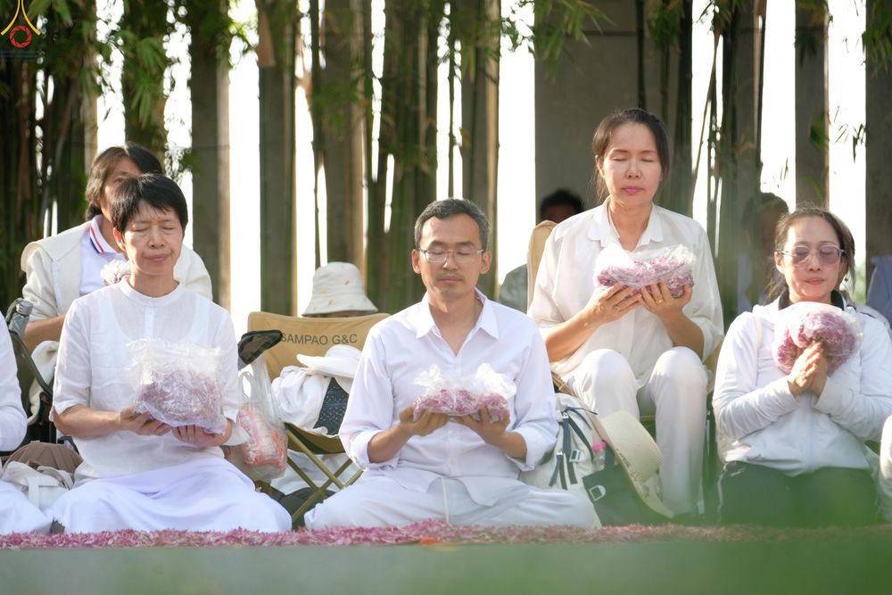 ภาพ No.287699:วันที่ 3 มกราคม พ.ศ. 2569 พิธีต้อนรับพระธรรมยาตรา ครั้งที่ 2 (ภาพชุดที่ 2) ในโครงการธรรมยาตรา กตัญญูบูชา มหาปูชนียาจารย์ พระมงคลเทพมุนี(สด จนฺทสโร) พระผู้ปราบมาร อนุสรณ์สถาน 7 แห่ง ปีที่ 14 ณ อนุสรณ์สถานมหาวิหารพระมงคลเทพมุนี (โลตัสแลนด์) อ.สองพี่น้อง จ.