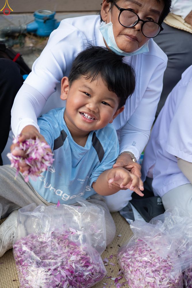 ภาพ No.294959:วันที่ 14 มกราคม พ.ศ. 2569 พิธีต้อนรับพระธรรมยาตรา อนุสรณ์สถานลำดับที่ 4  สถานที่เกิดด้วยกายธรรม ณ วัดโบสถ์บน ต.บางคูเวียง จ.นนทบุรี ในโครงการธรรมยาตรา กตัญญูบูชา มหาปูชนียาจารย์ พระมงคลเทพมุนี(สด จนฺทสโร) พระผู้ปราบมาร อนุสรณ์สถาน 7 แห่ง ปีที่ 14
