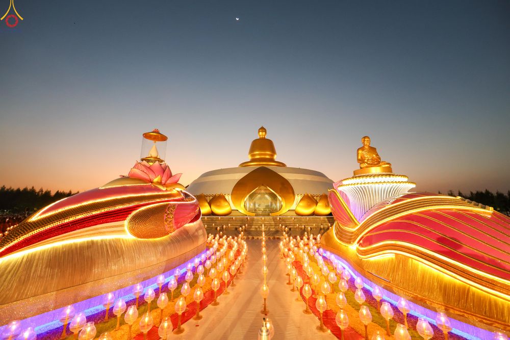 ภาพ No.302289:วันที่ 23 มกราคม พ.ศ. 2569 พิธีจุดประทีปธรรมถวายเป็นพุทธบูชา (ภาพชุดที่ 2) และบูชาธรรมมหาปูชนียาจารย์  ณ อนุสรณ์สถานลำดับที่ 5 สถานที่เผยแผ่วิชชาธรรมกายครั้งแรก อนุสรณ์สถานบางปลา วัดบางปลา อำเภอบางเลน จังหวัดนครปฐม ในโครงการธรรมยาตรา กตัญญูบูชา มหาปูชนีย