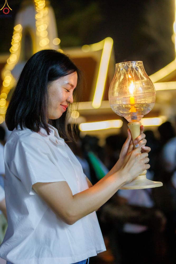 ภาพ No.297182:วันที่ 17 มกราคม พ.ศ. 2569 พิธีจุดประทีปถวายเป็นพุทธบูชา และบูชาธรรมมหาปูชนียาจารย์ (ภาพชุดที่ 2) ณ วัดโบสถ์บน ต.บางคูเวียง จ.นนทบุรี อนุสรณ์สถานลำดับที่ 4 สถานที่เกิดด้วยกายธรรม ในโครงการธรรมยาตรา กตัญญูบูชา มหาปูชนียาจารย์ พระมงคลเทพมุนี(สด จนฺทสโร) พร